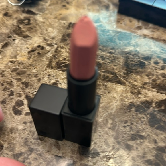 NWOT Nars Audacious Lipstick in Raquel - Picture 1 of 3
